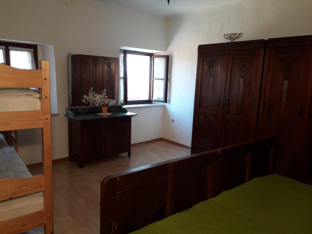 Apartment Valetovi Štanjel Exteriör bild